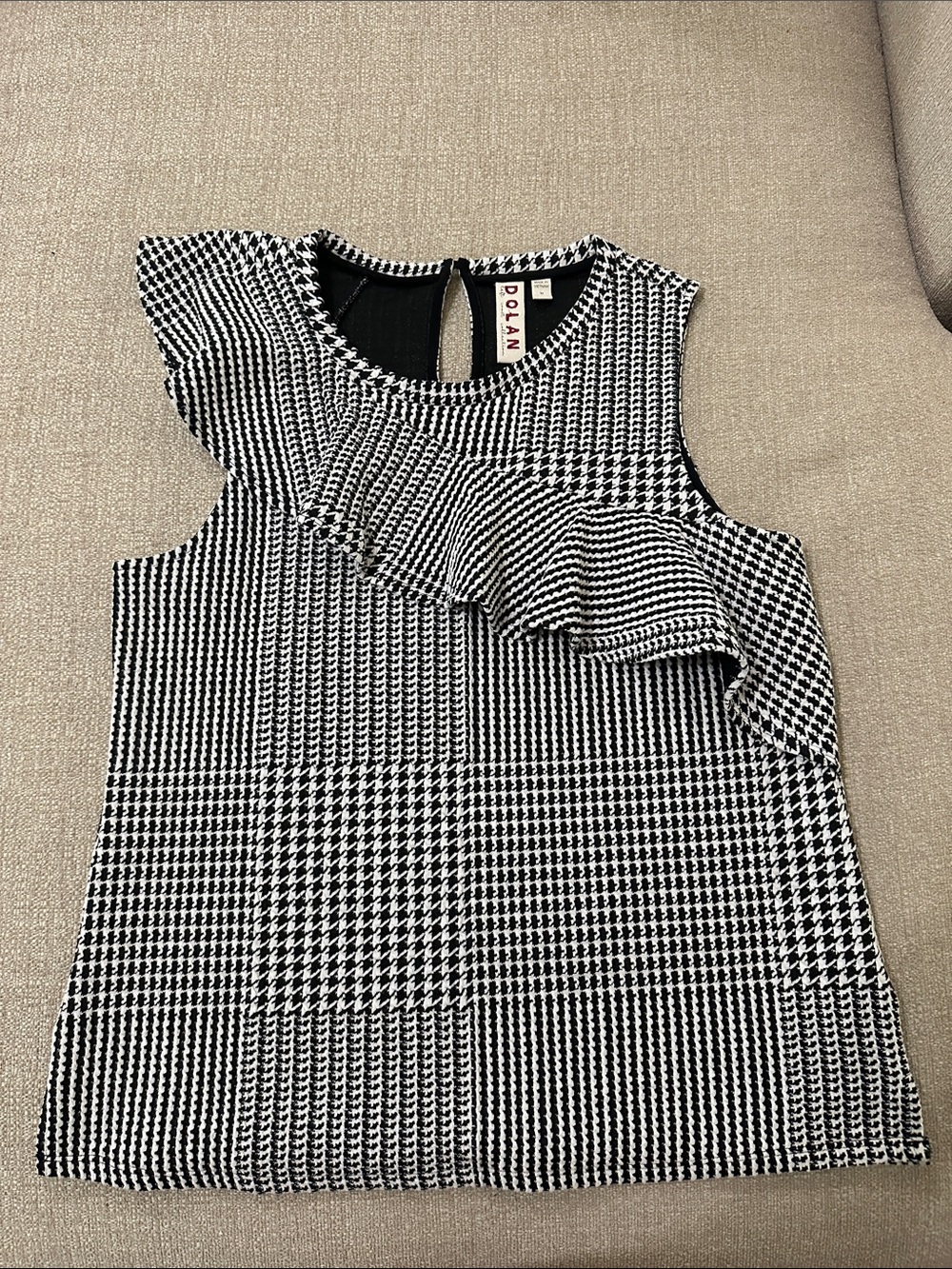 Dolan by Anthropologie Black & White Houndstooth Ruffle Sleeveless Top Size M